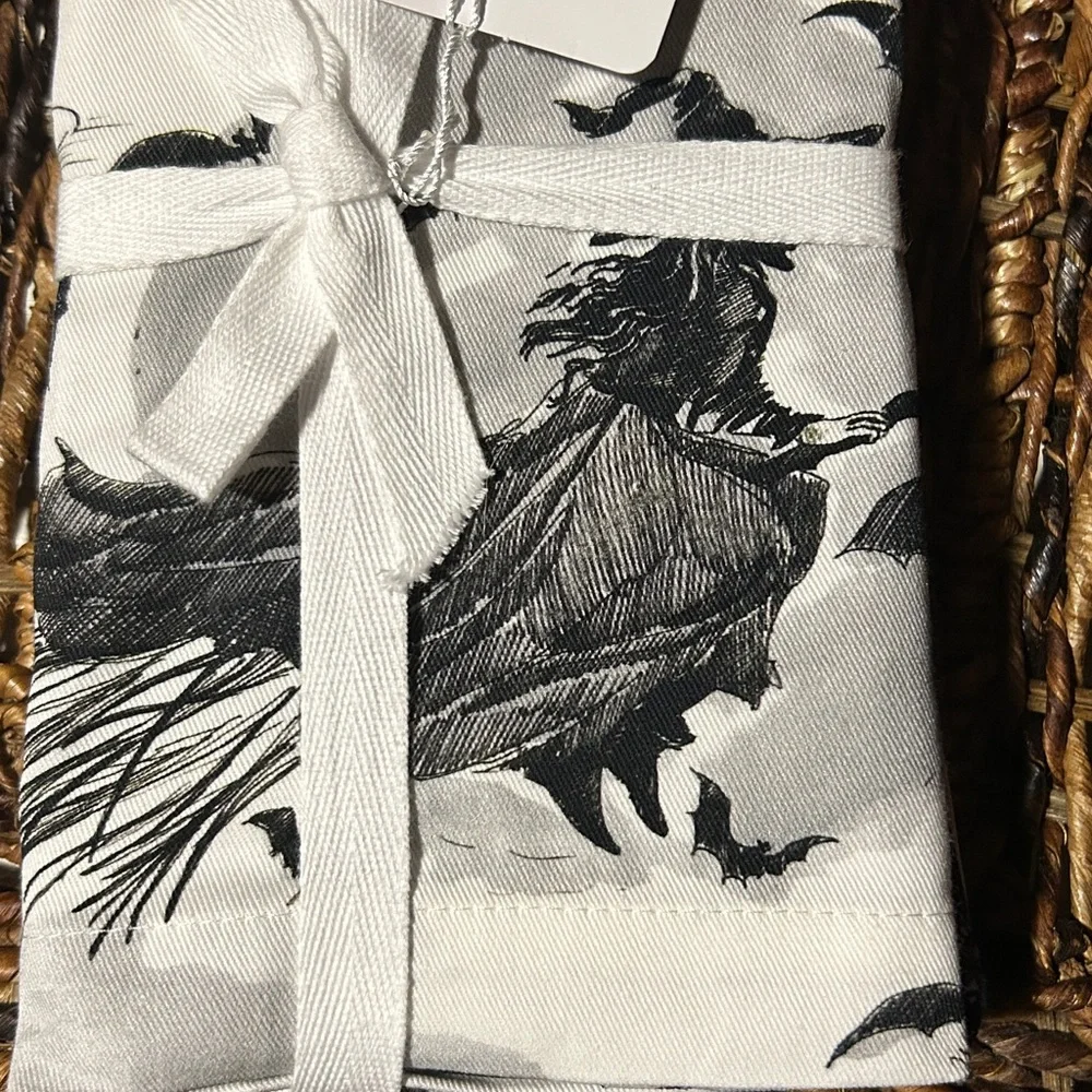 Williams Sonoma Spooky Soirée Dinner Napkins Set of 4 BNWT